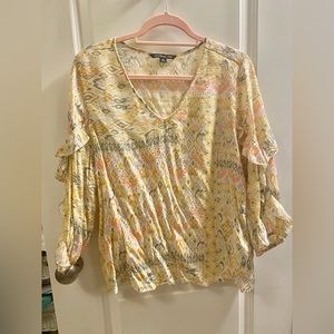Super cute yellow blouse